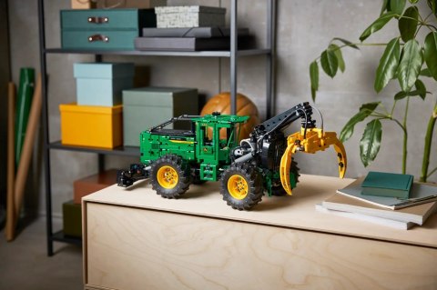 LEGO 42157 TECHNIC Ciągnik zrywkowy John Deere 948L-II p1