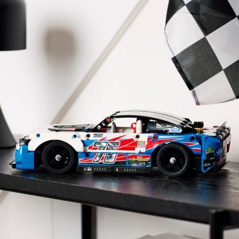 LEGO Technic 42153 Nowy Chevrolet Camaro ZL1 z serii NASCAR